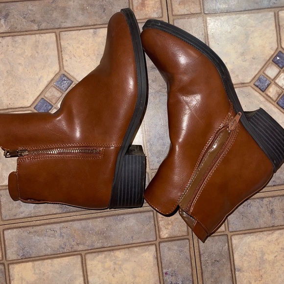 Chelsea boots with side zipper - Picture 8 of 16